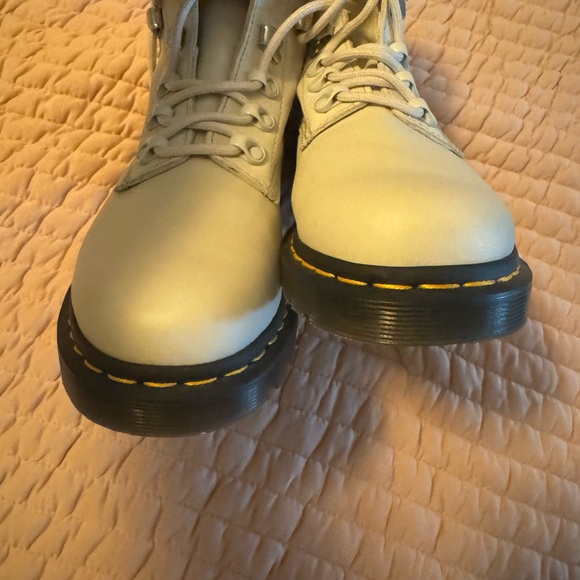 Dr. Martens 101 Leather Lace-Up Boots Yellow Stitch Sz US 9 NWOB - Picture 4 of 7
